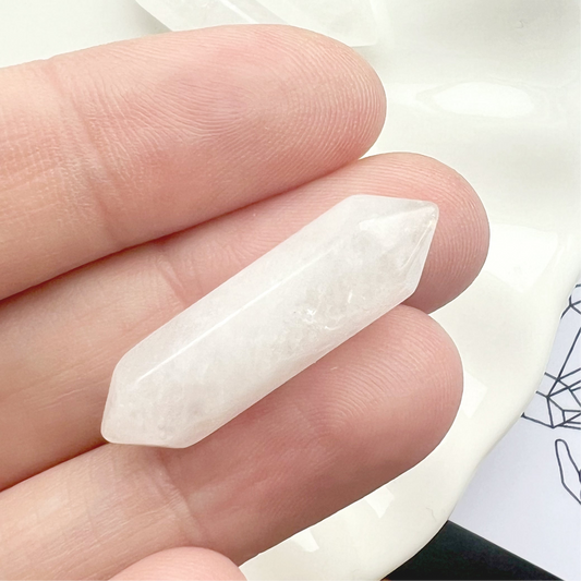 Clear Quartz Crystal Point – Master Healer and Energy Amplifier