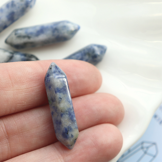 Sodalite Crystal Point – Intuition and Mental Clarity