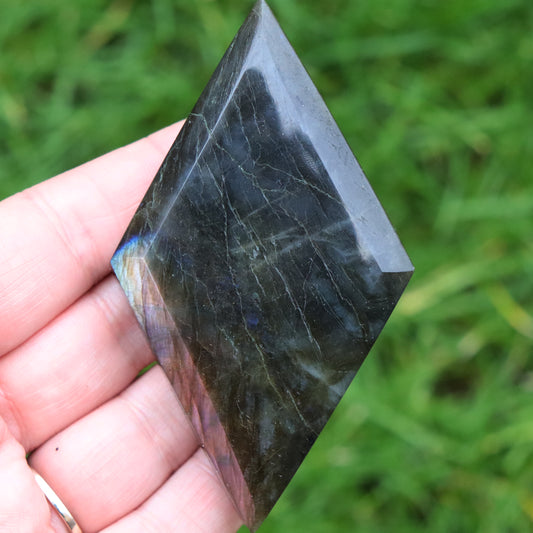 Labradorite Diamond – 100g | 10.5cm