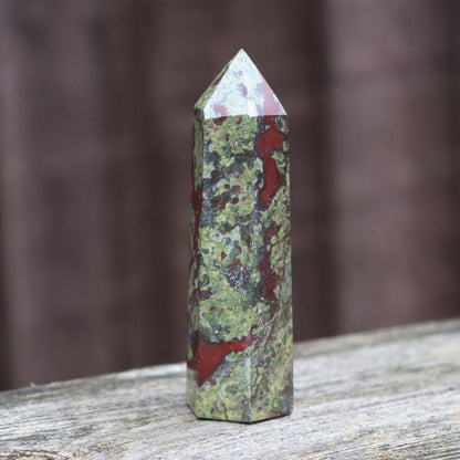 Dragon Bloodstone Tower – 81g | 8cm