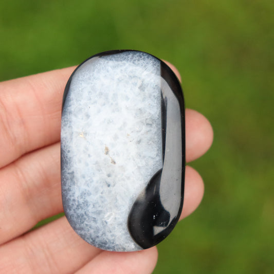 Black Agate Palm Stone – Protection & Grounding Crystal A